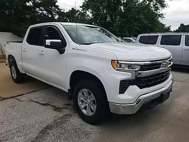 Used 2022 White Chevrolet LT image 1