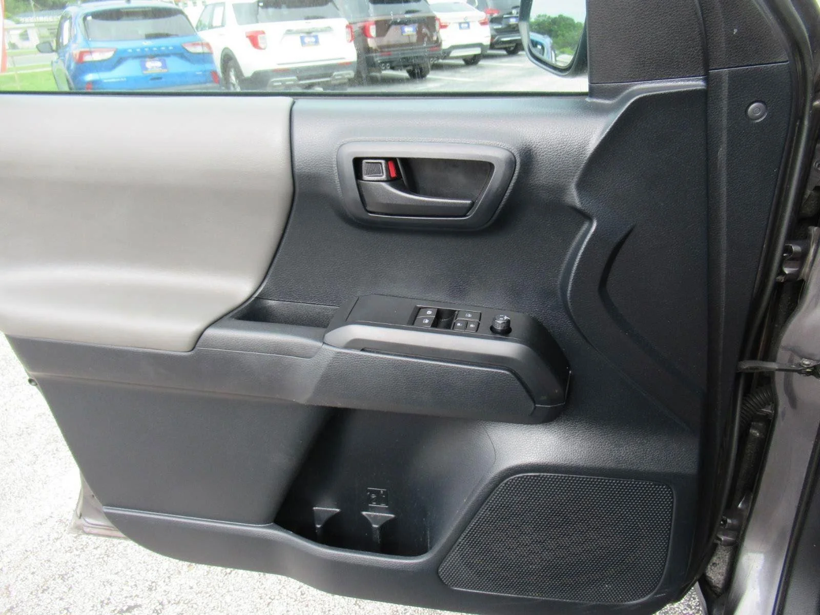 Used 2019 Silver Toyota SR image 19