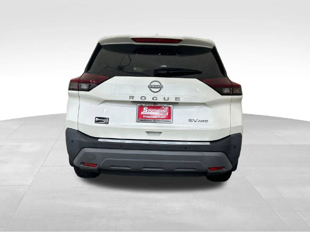 Used 2022 White Nissan SV image 4