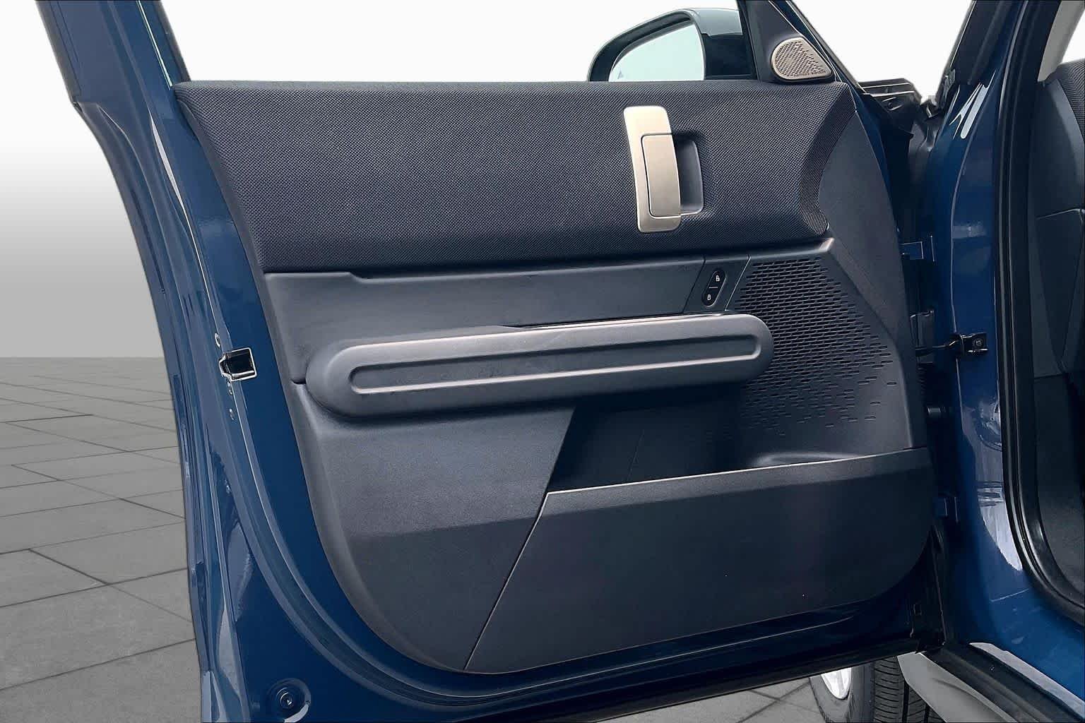 Used 2025 Indigo Sunset Blue Metallic MINI SE image 18