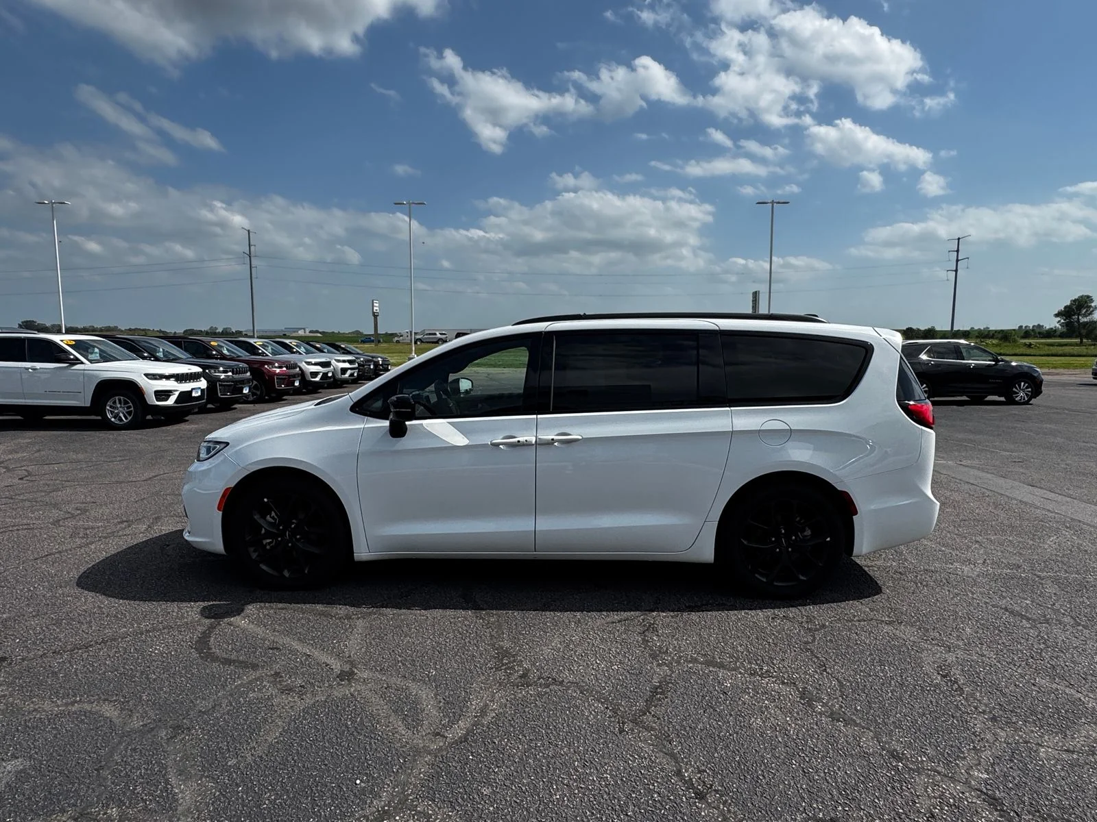Used 2025 Bright White Clearcoat Chrysler Limited image 6