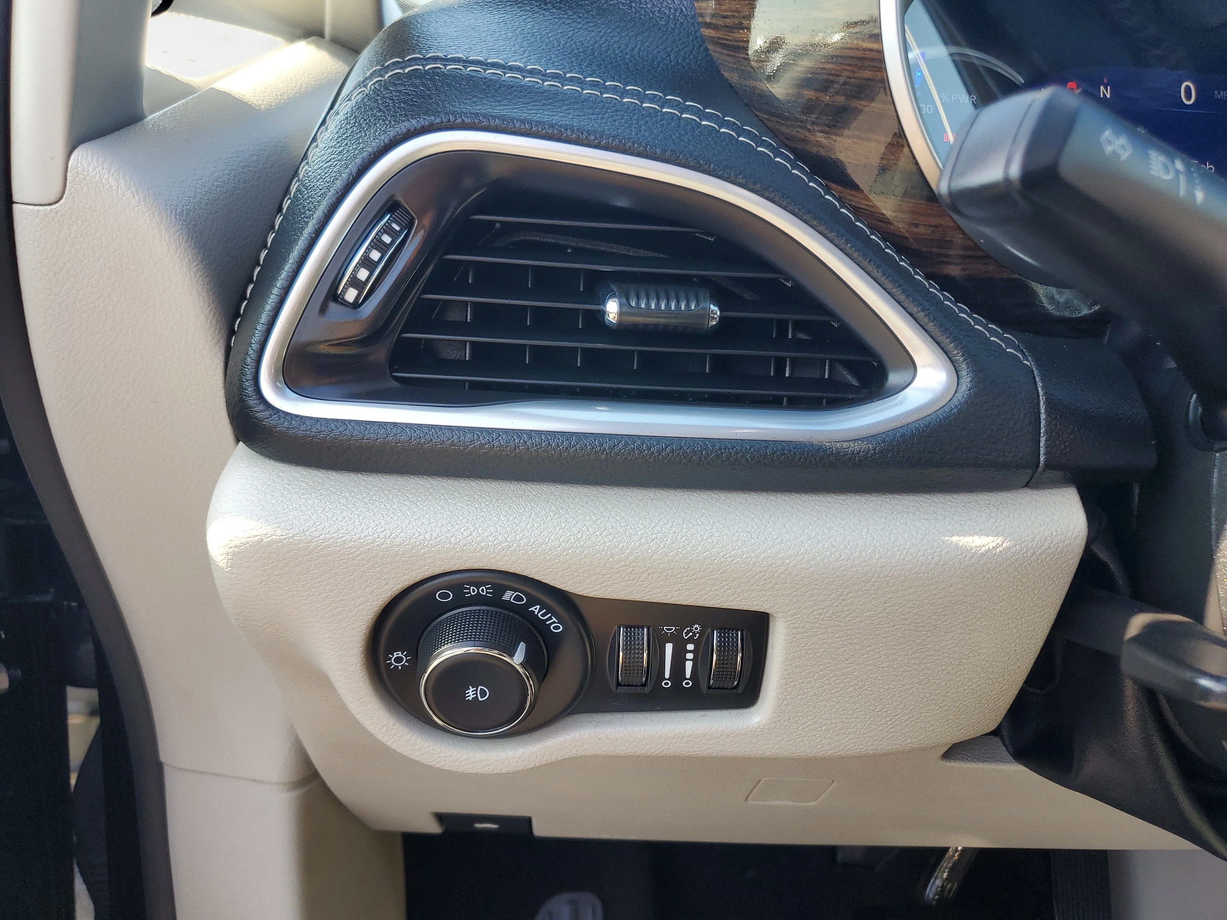 Used 2023 Black Chrysler Limited image 25