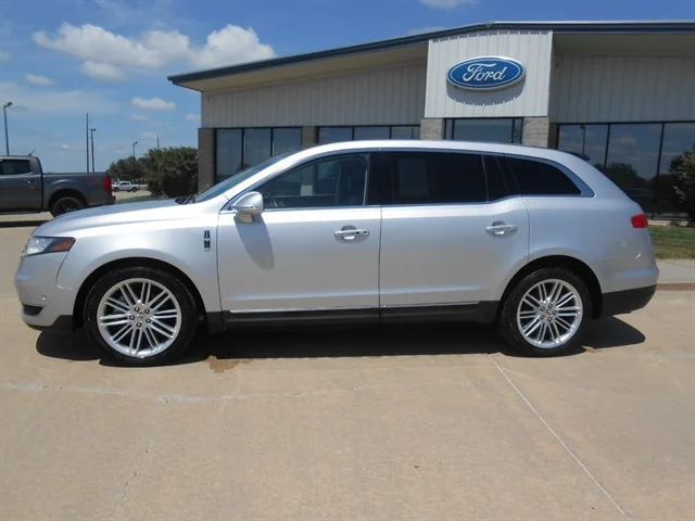 Used 2019 Lincoln MKT Reserve with VIN 2LMHJ5AT9KBL02460 for sale in Tyndall, SD