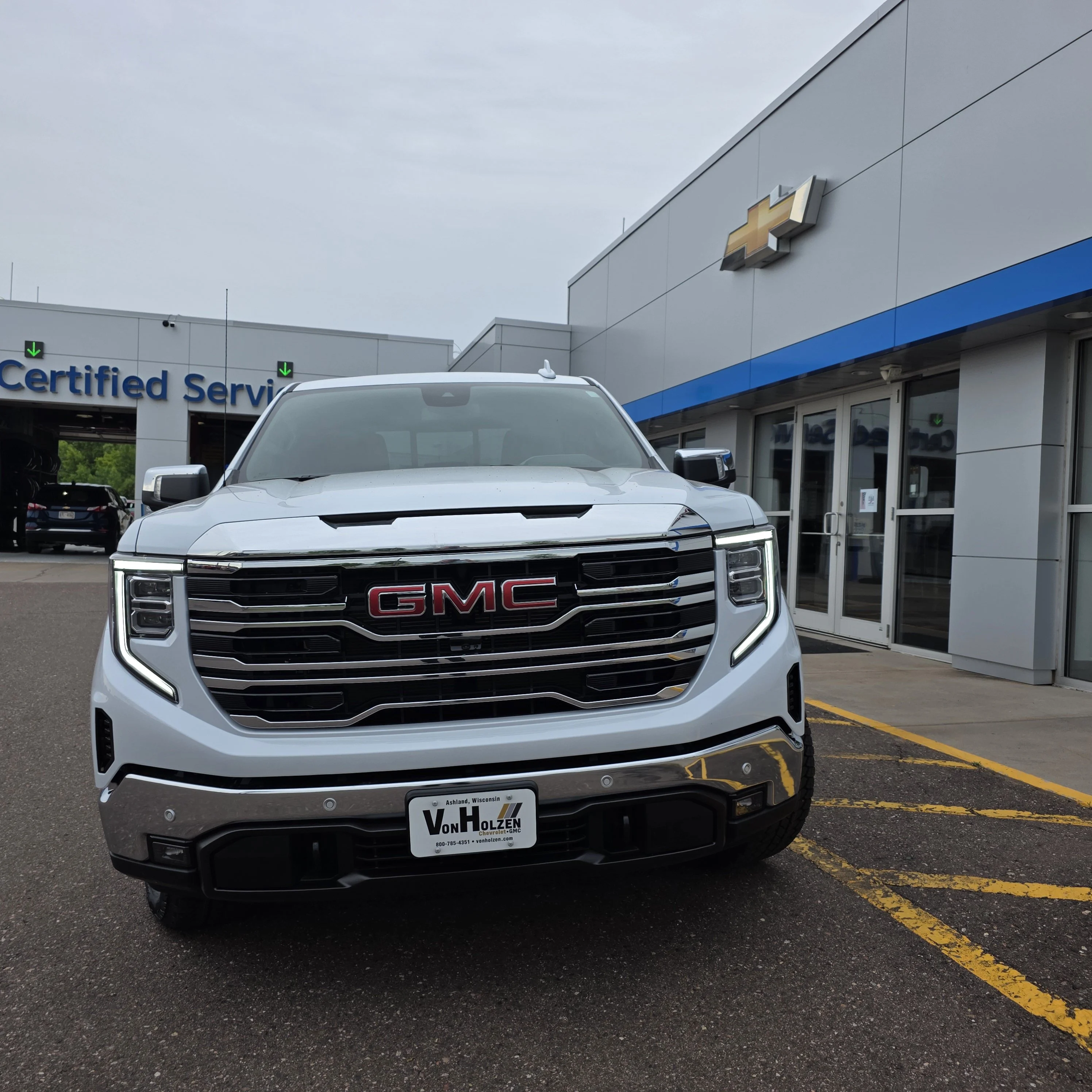 2026 GMC Sierra 1500 SLT - Photo 5