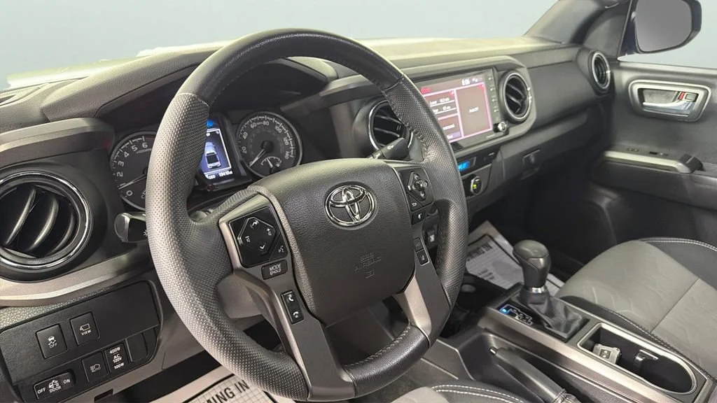 Used 2023  Toyota SR image 21
