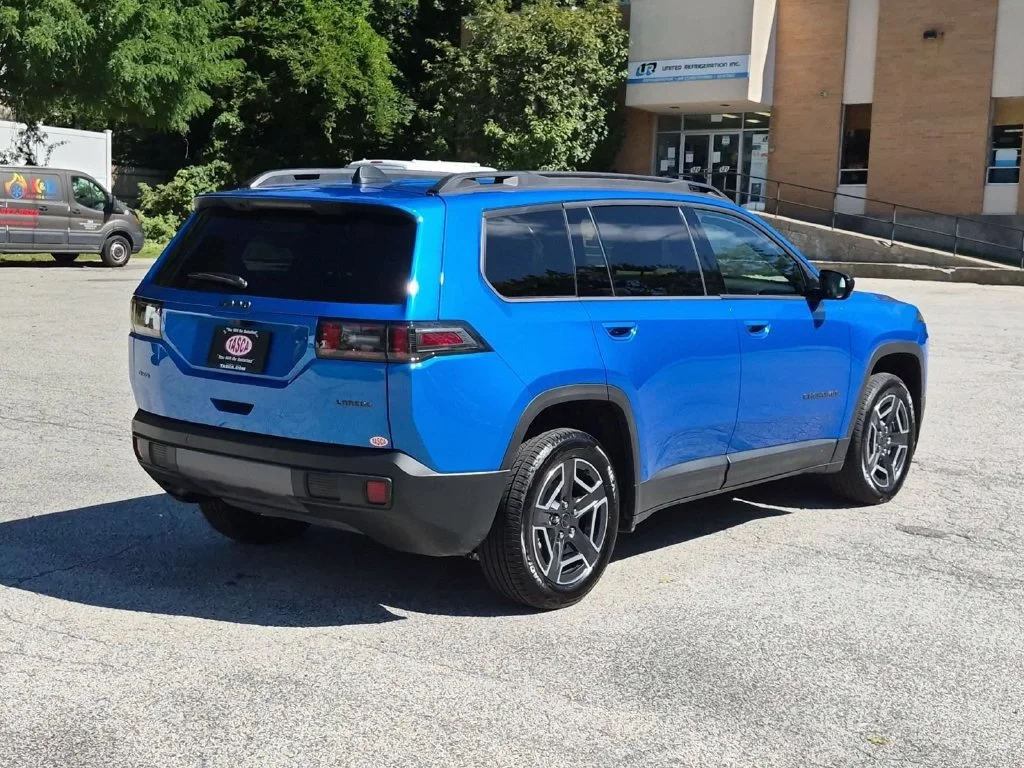Used 2026 Blue Jeep Laredo image 3