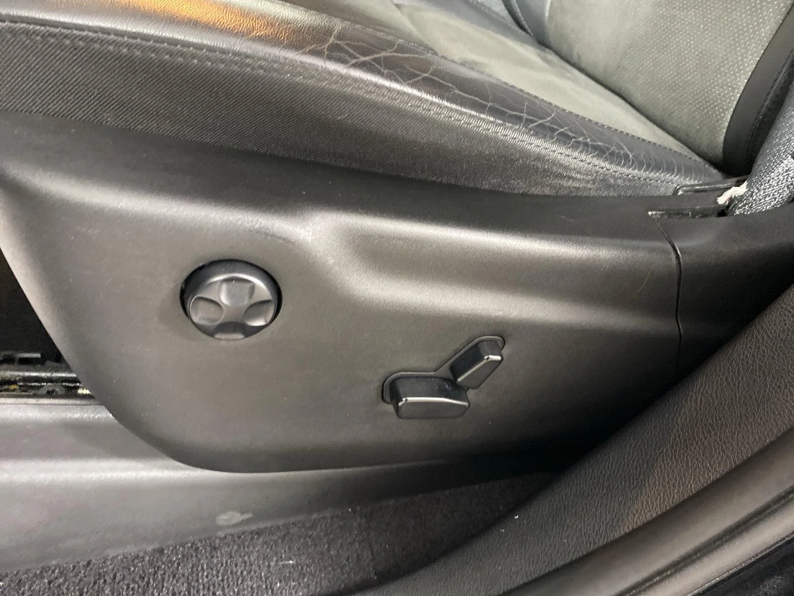 Used 2020 Diamond Black Crystal Pearlcoat Jeep North image 18