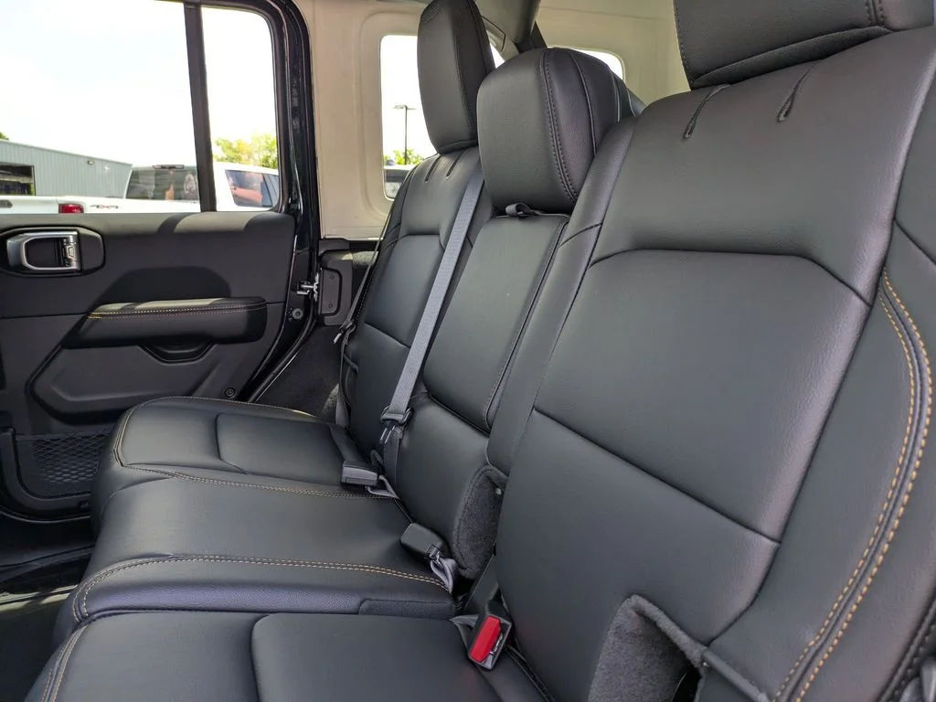 New 2026 Black Clear-Coat Exterior Paint Jeep Sahara image 15