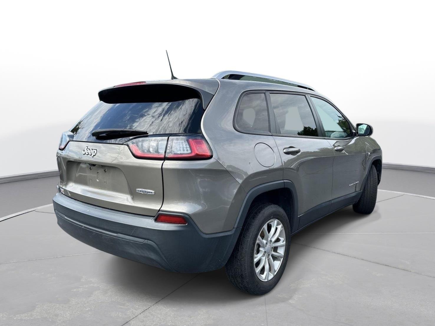 Used 2020 Light Brownstone Pearlcoat Jeep Latitude image 6