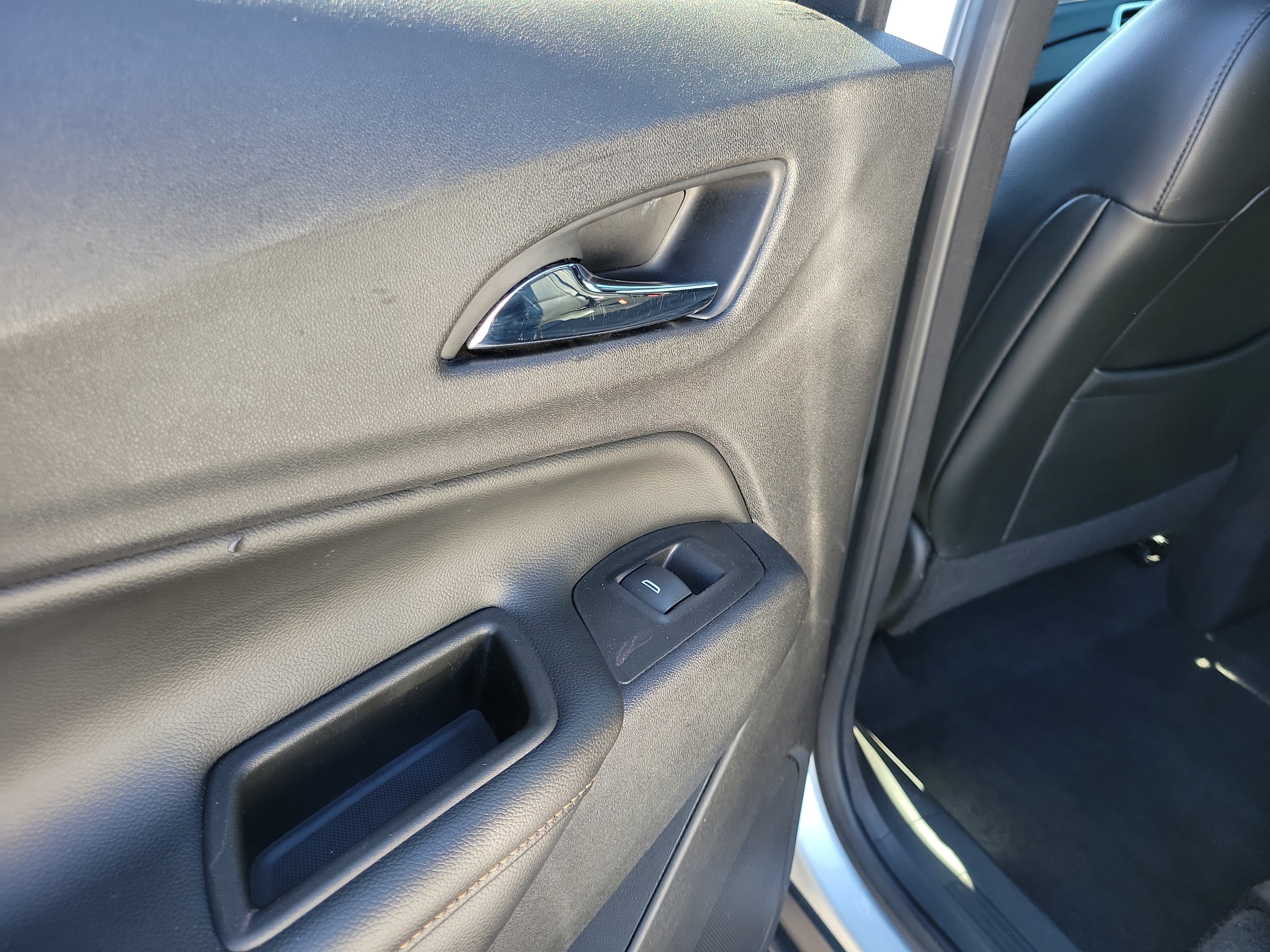 Used 2020 Silver Ice Metallic Chevrolet Premier image 13