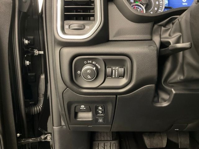 New 2026 Diamond Black Crystal Pearl-Coat Exterior Paint RAM Laramie image 15