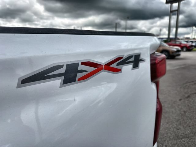 Used 2021 SUMMIT WHITE Chevrolet Custom image 19