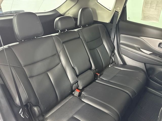 Used 2020 White Nissan SL image 28