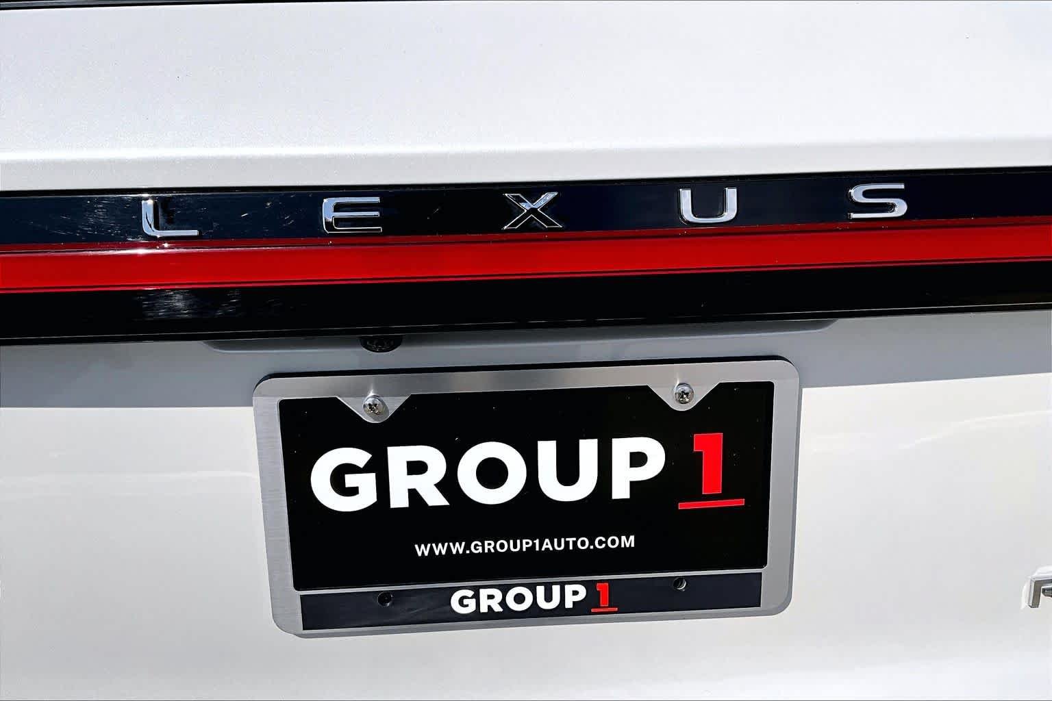 Used 2025 Eminent White Pearl Lexus Premium image 31