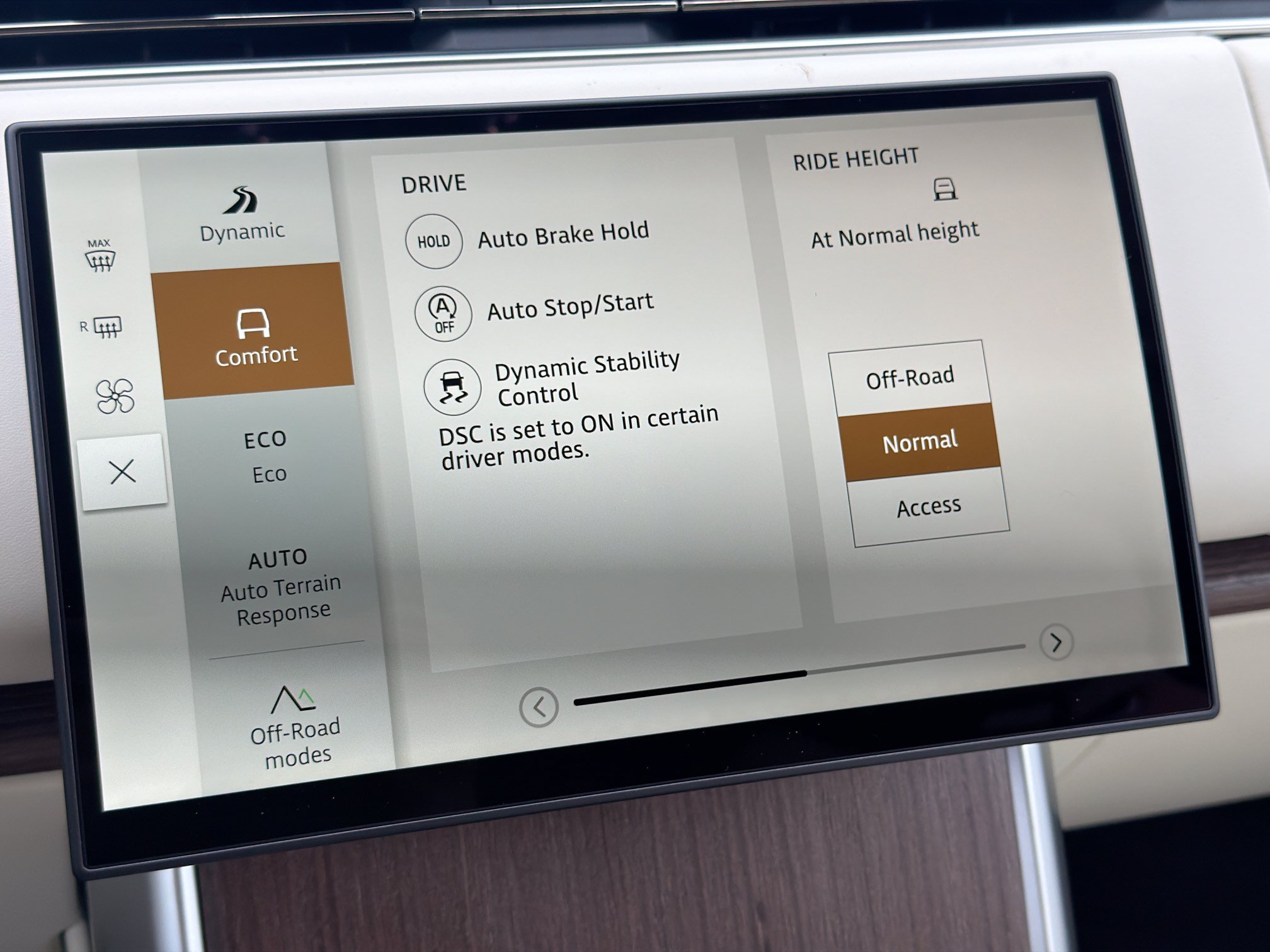 New 2026 Charente Grey Land Rover SE image 31