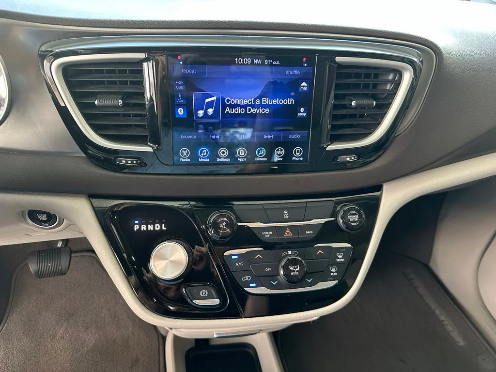 Used 2017 White Chrysler Touring image 24