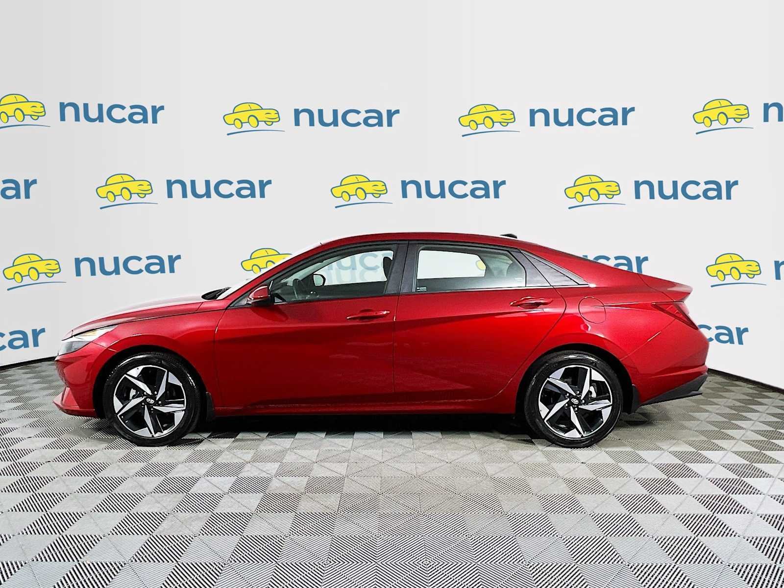 Used 2023 Ultimate Red Hyundai SEL image 4