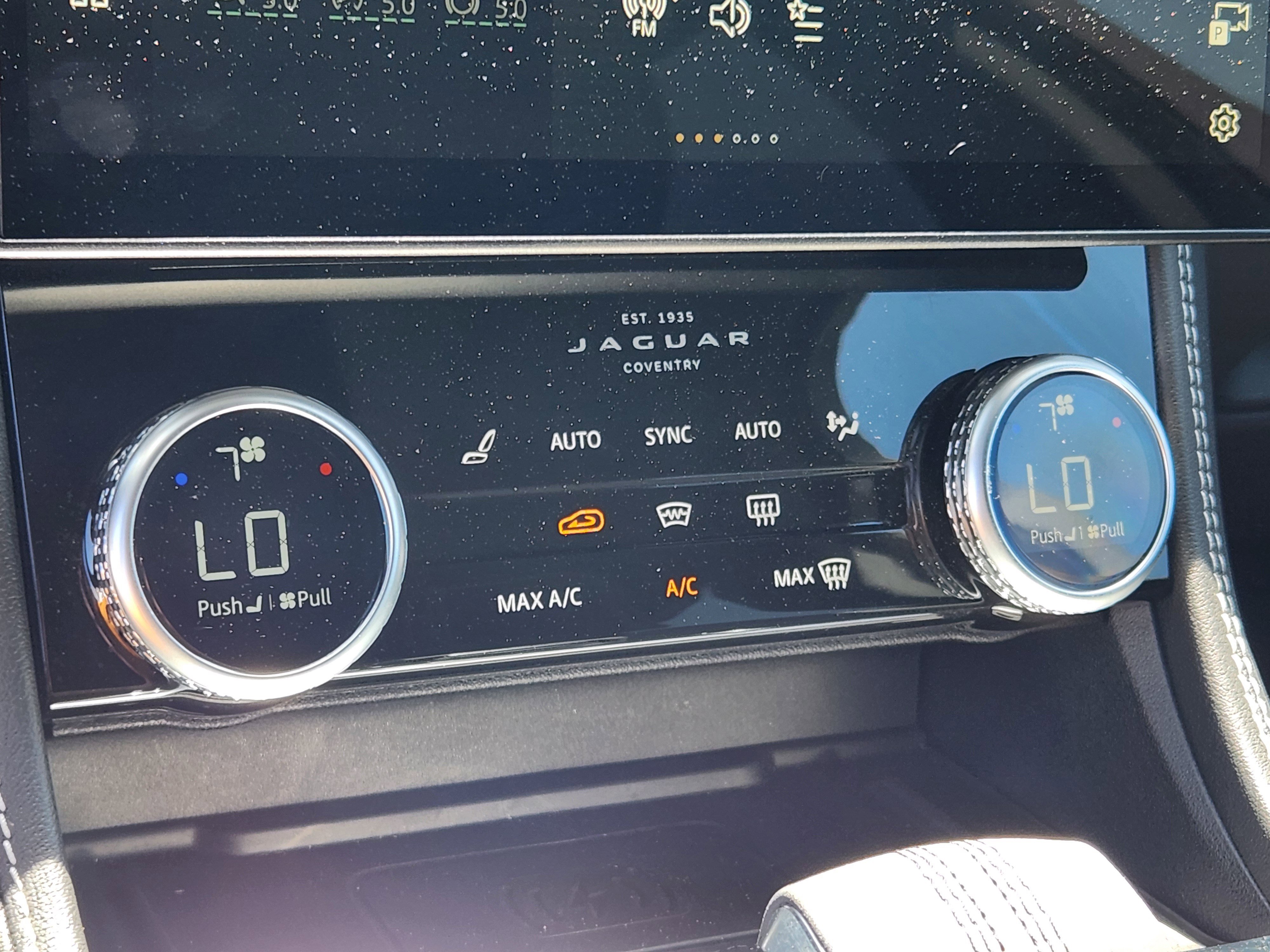 2024 Jaguar F-PACE R-Dynamic S - Photo 20