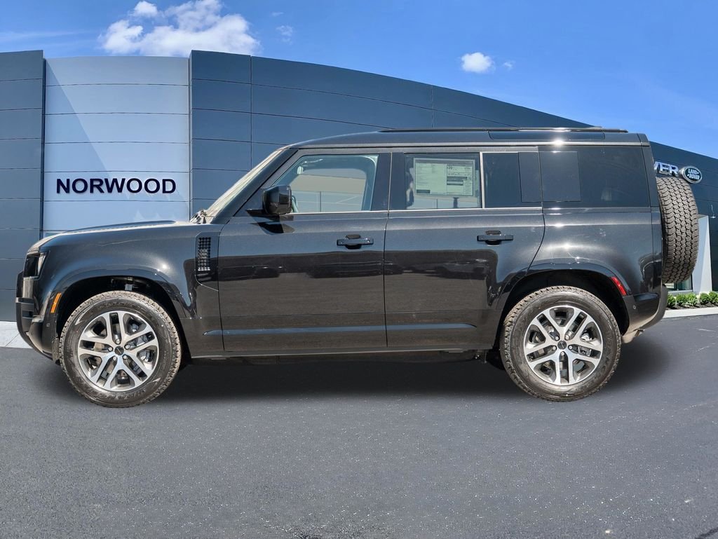 New 2026 Black Land Rover X-Dynamic SE image 7