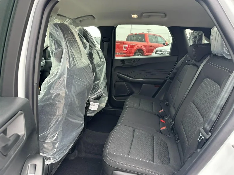 New 2026 Oxford White Ford Active FWD image 4