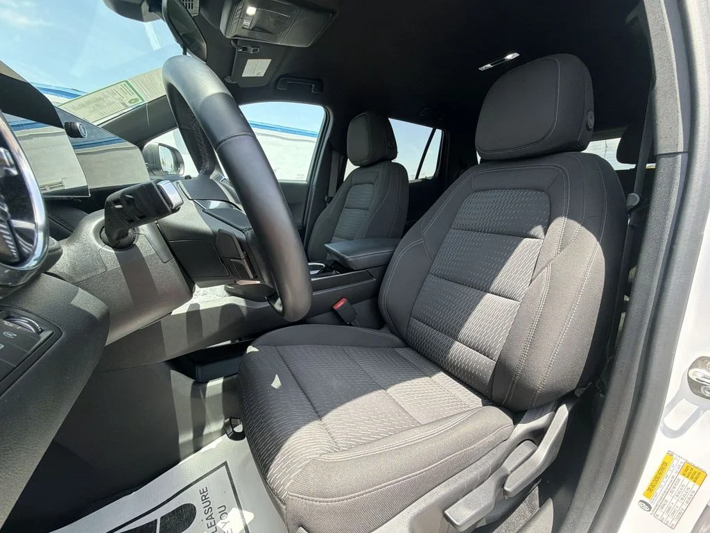Used 2025 White Chevrolet LT image 26