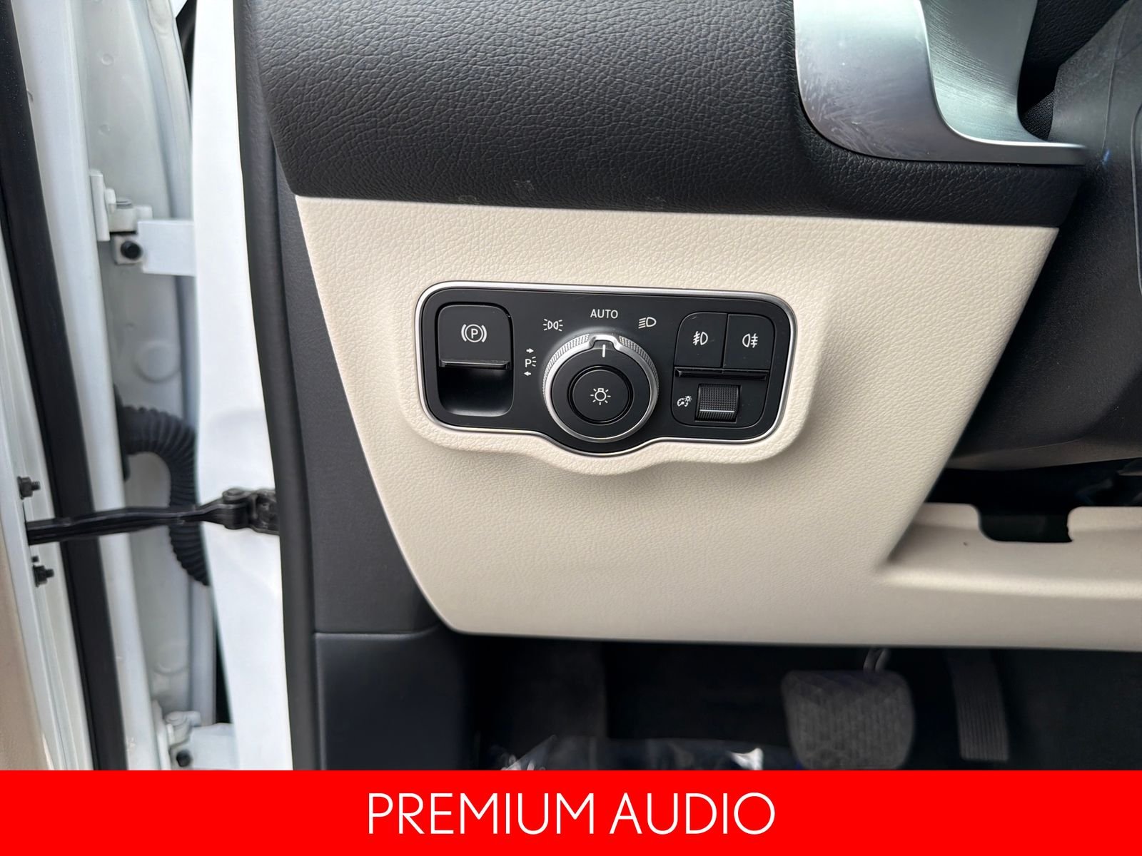 Used 2025 Polar White Mercedes-Benz GLB 250 image 17