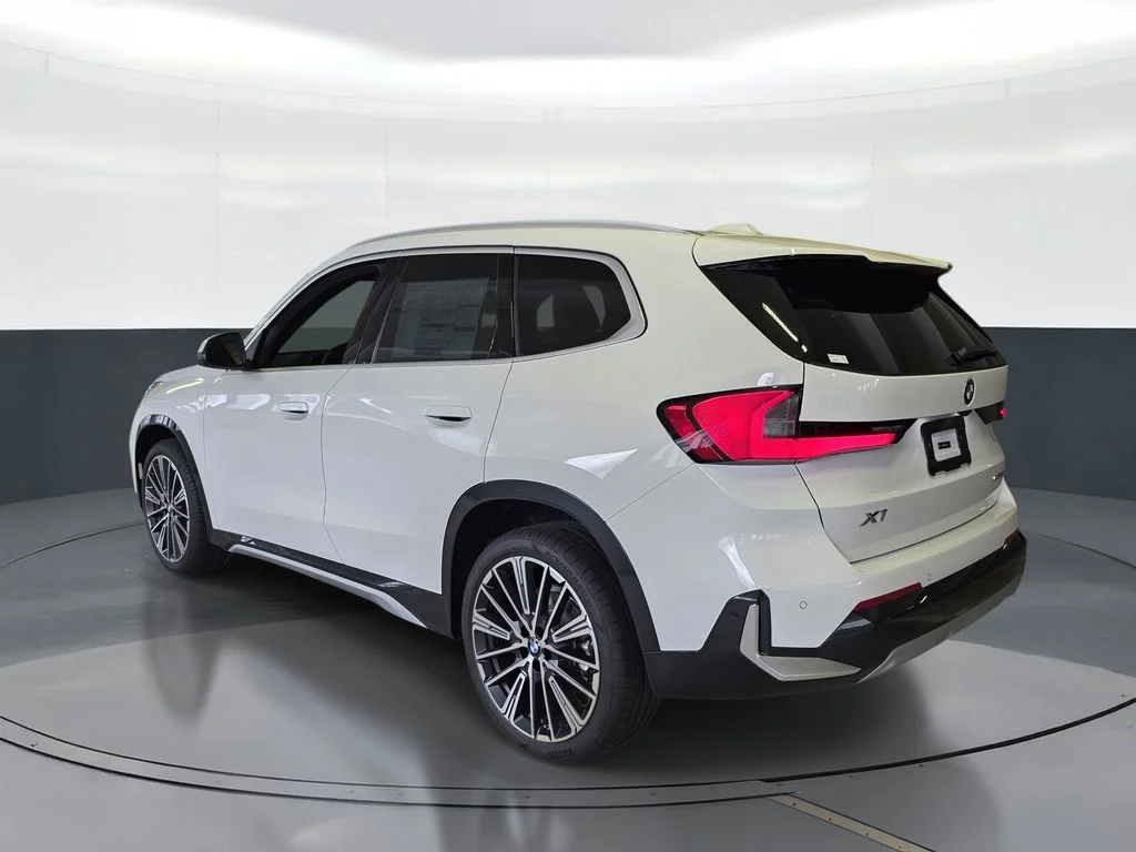 Used 2026 White BMW xDrive28i image 4