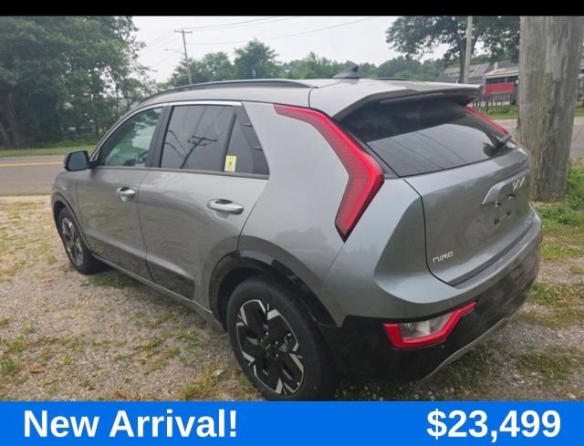 Used 2024 Gray Kia Wind image 14