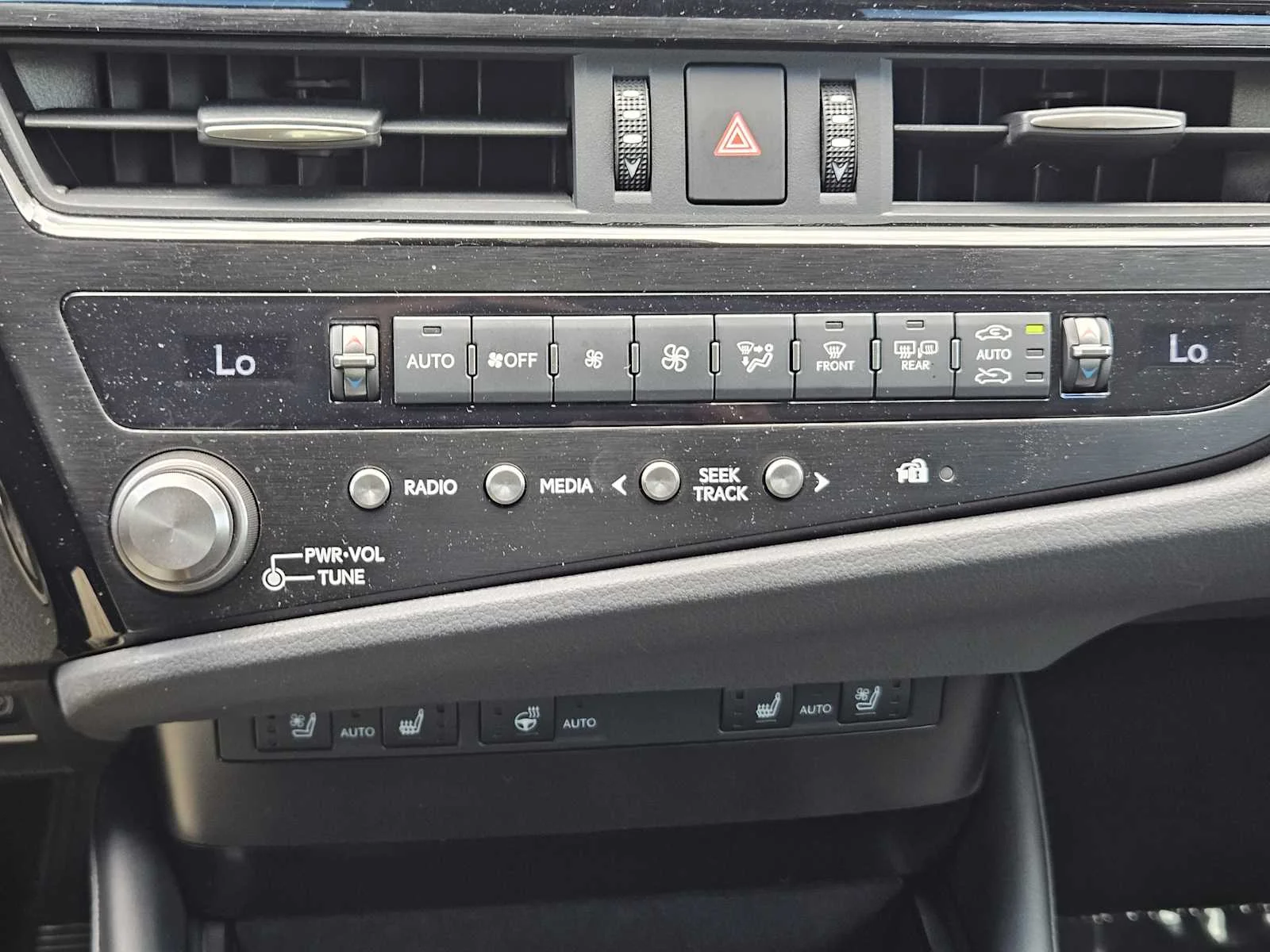 2025 Lexus ES 350 - Photo 13