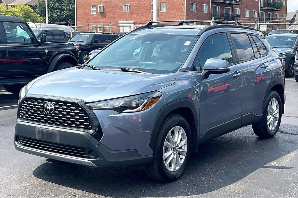Used 2023  Toyota LE image 11