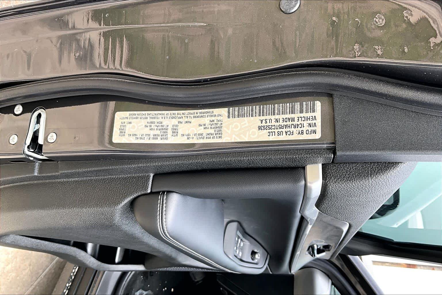 New 2026 Baltic Gray Metallic Clear-Coat Exterior Paint Jeep Laredo Altitude image 21