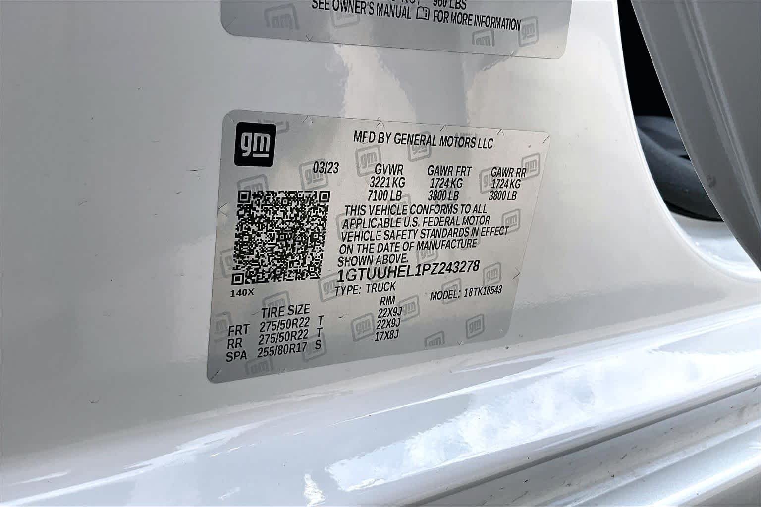 Used 2023 White Frost Tricoat GMC Denali Ultimate image 37