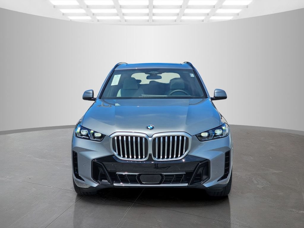 New 2026 Skyscraper Grey Metallic BMW sDrive40i image 2