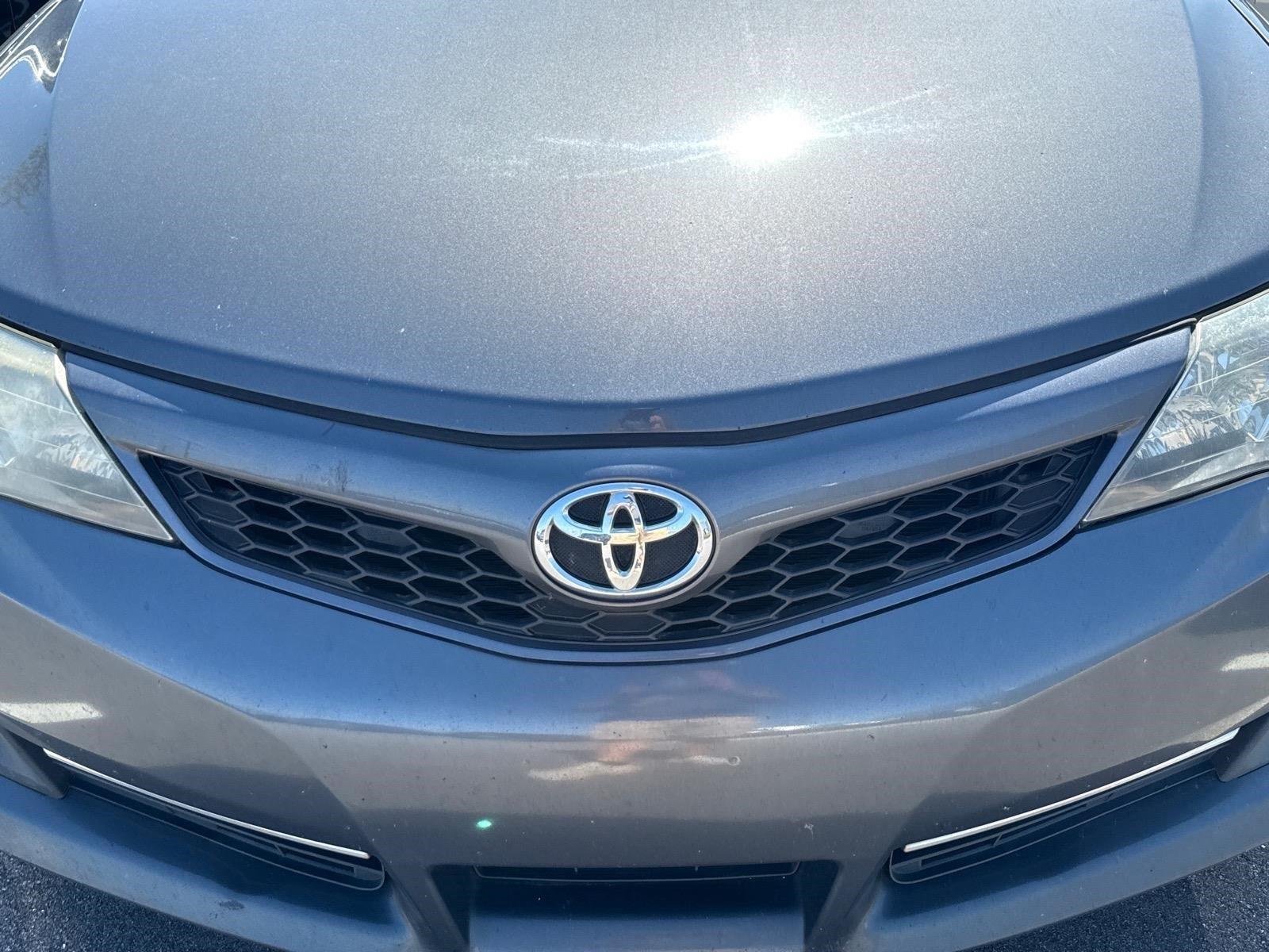 Used 2014 Magnetic Gray Metallic Toyota SE image 25