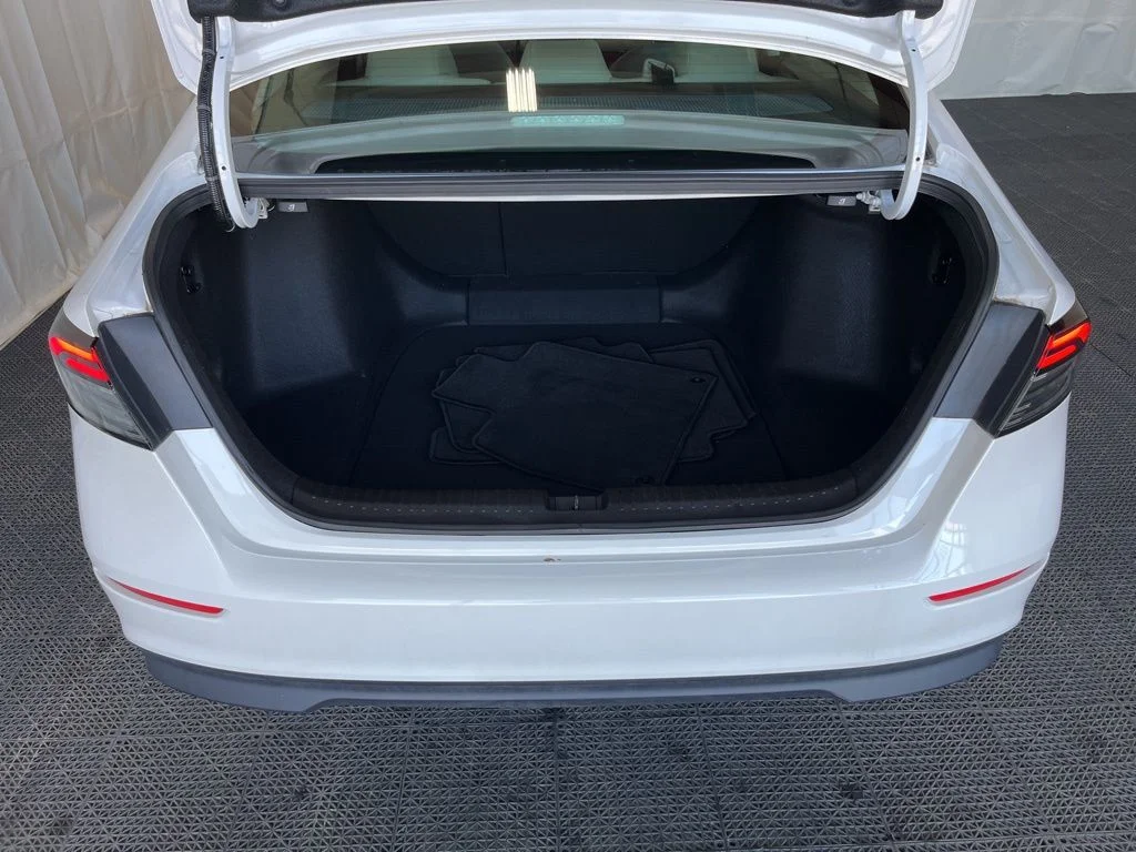 Used 2023 White Honda EX image 26