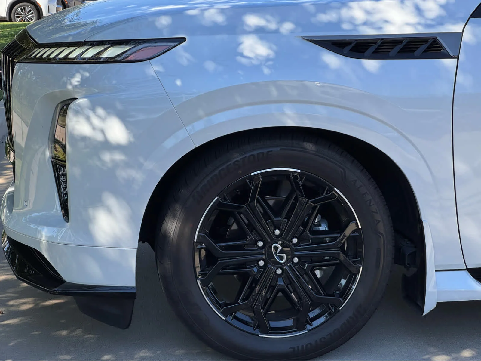 Certified Used 2027 Radiant White/Black Obsidian INFINITI SPORT image 8