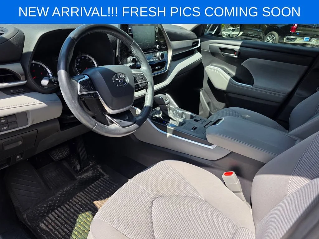 Used 2022 Gray Toyota LE image 8