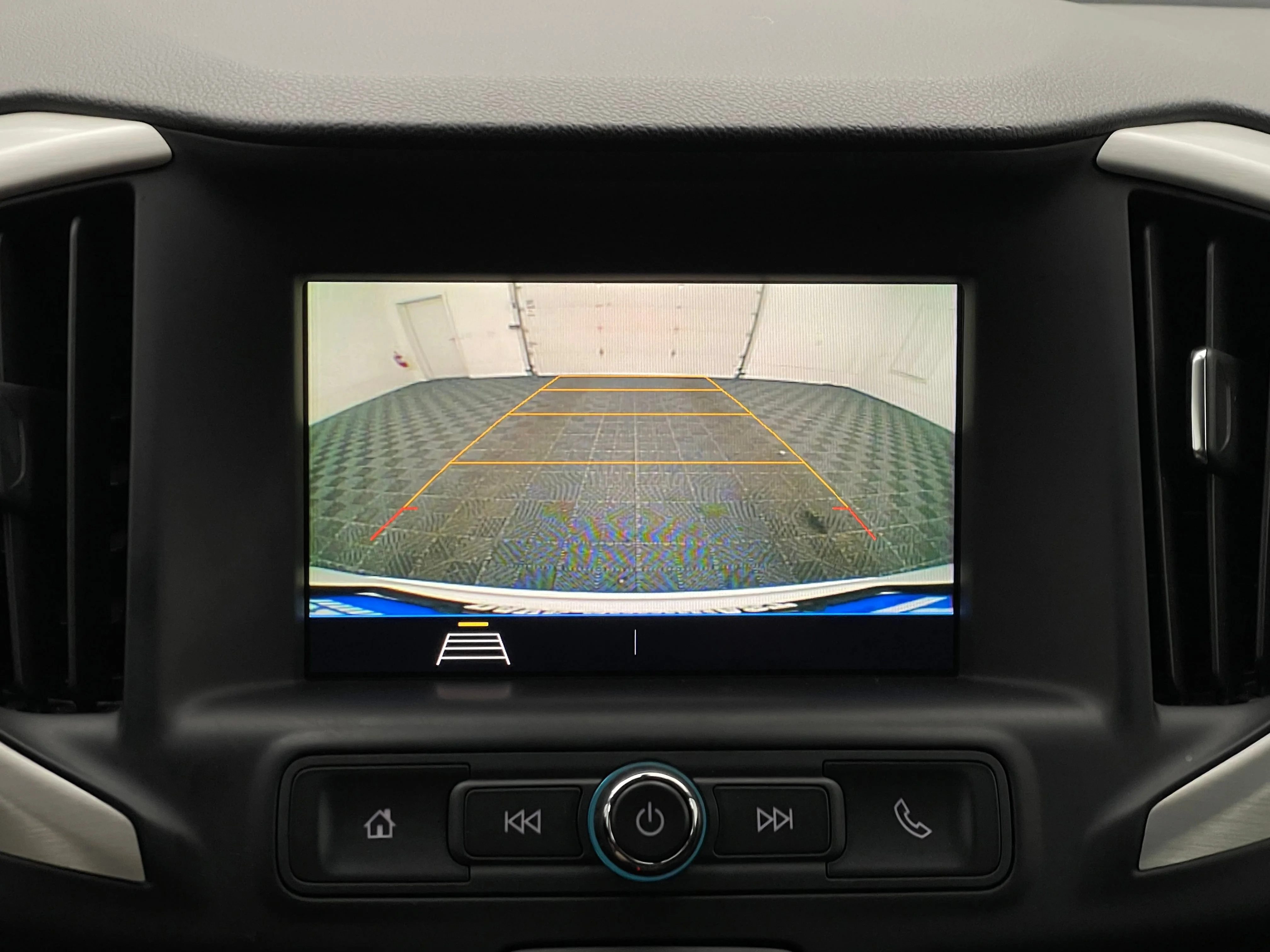 Used 2019 SUMMIT WHITE GMC SLE image 4