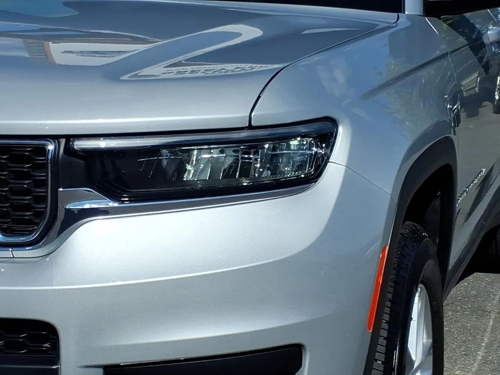 Used 2025 Silver Zynith Jeep Laredo X image 15