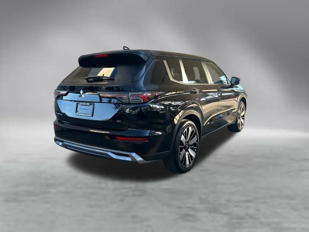New 2026 Black Mitsubishi SE image 3