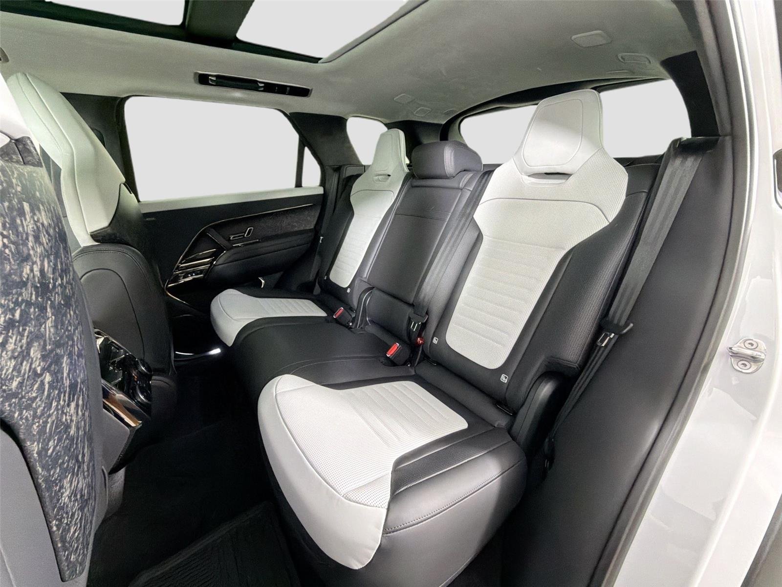 New 2026 OSTUNI PEARL WHITE Land Rover SV image 23