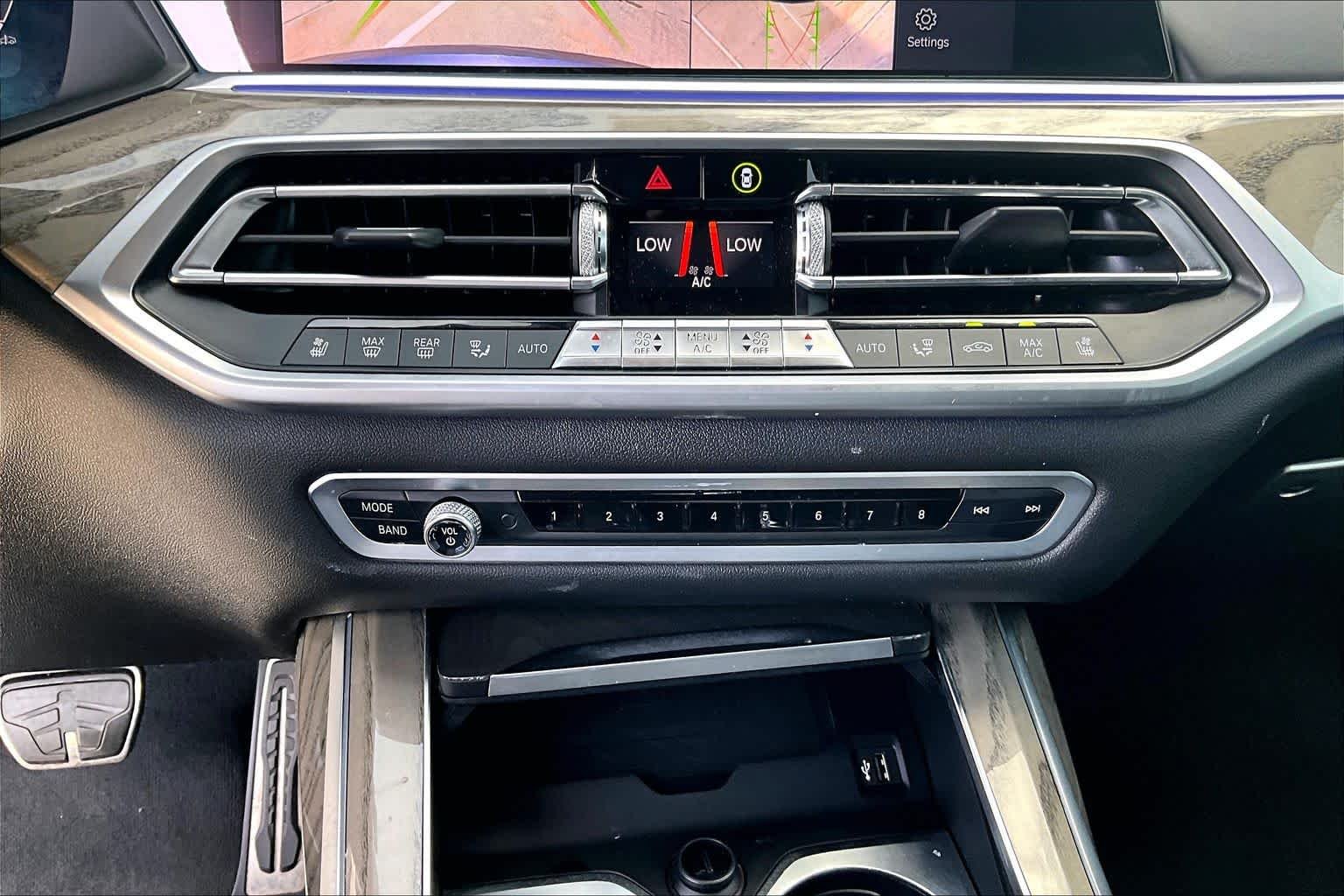 Used 2019 Arctic Gray Metallic BMW xDrive50i image 32