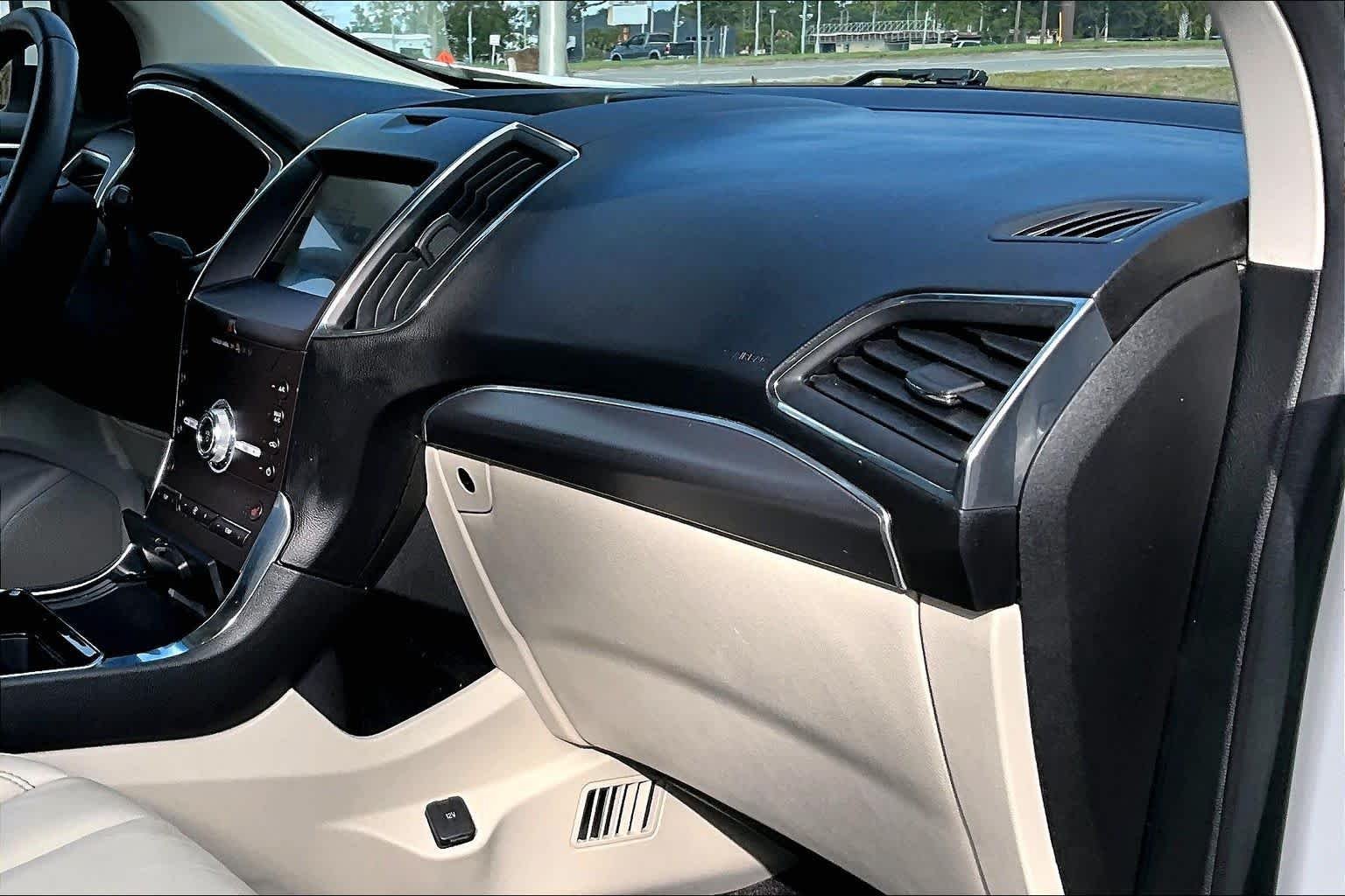 Used 2020 Star White Metallic Tri-Coat Ford Titanium image 19