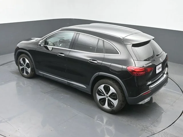Used 2025 Black Mercedes-Benz GLA 250 image 36