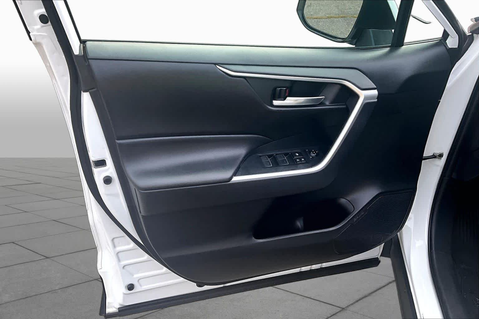 2023 Toyota RAV4 XLE - Photo 20