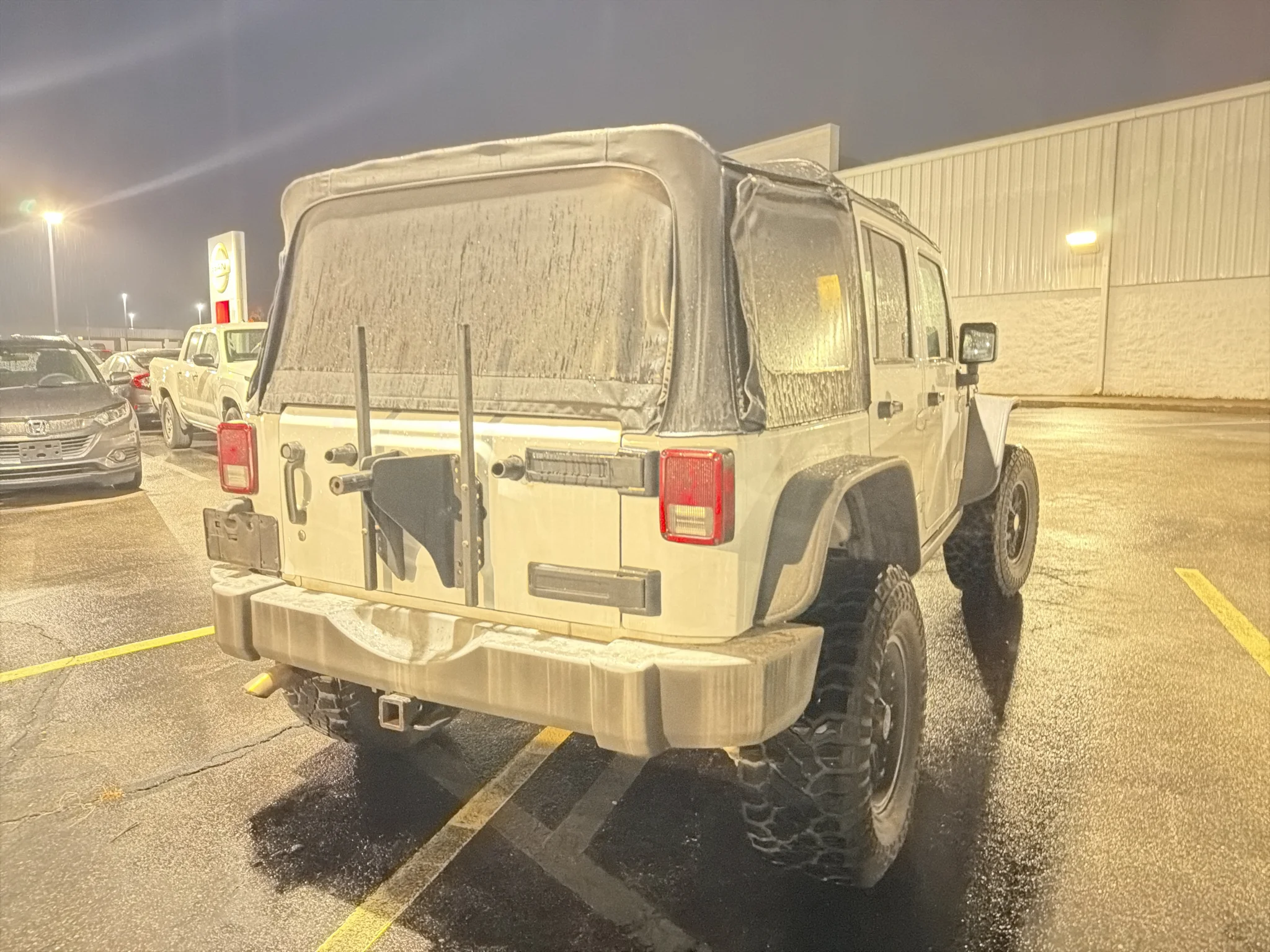 Used 2011 Bright White Clearcoat Jeep Rubicon image 14