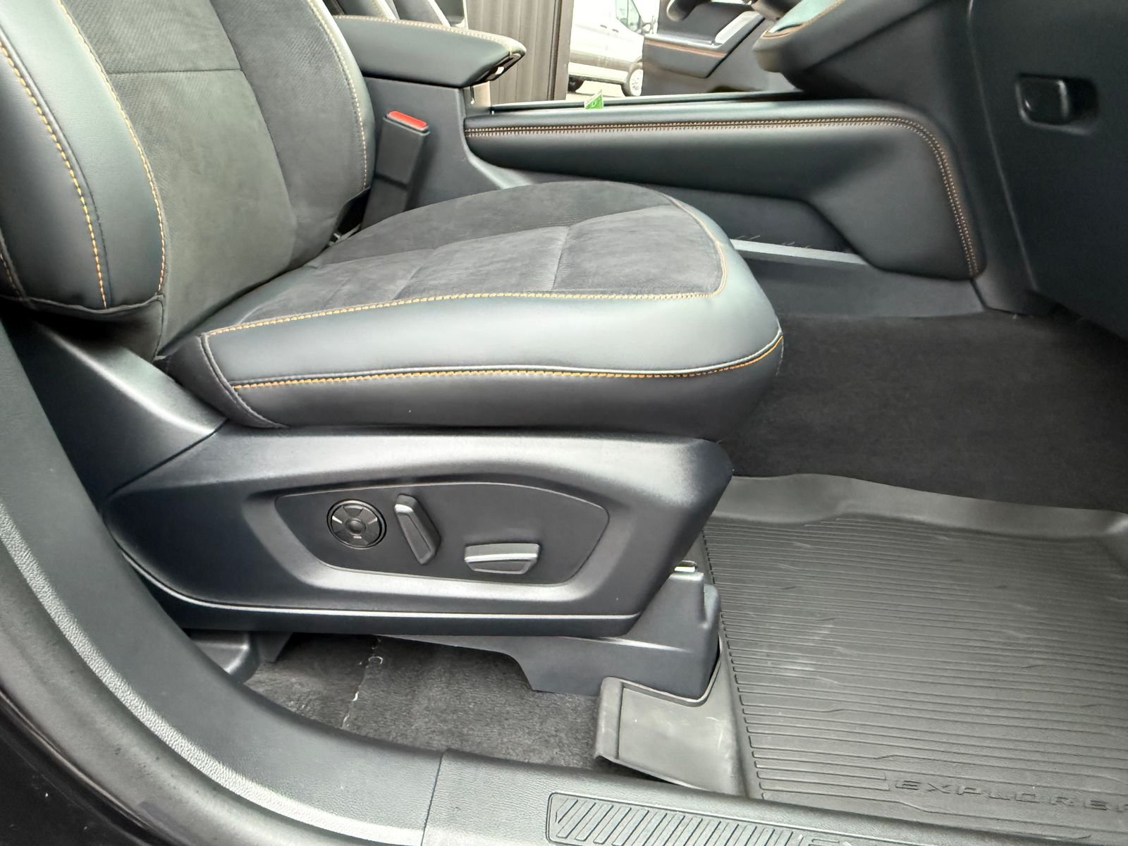 New 2026 Agate Black Metallic Ford Tremor® image 37