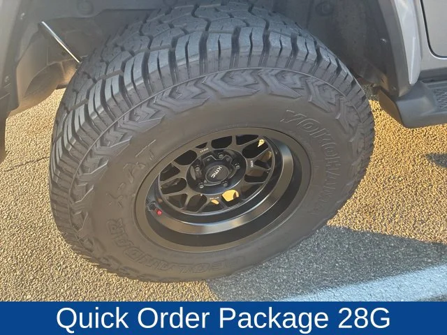 Used 2020 Silver Jeep Unlimited Sahara image 5
