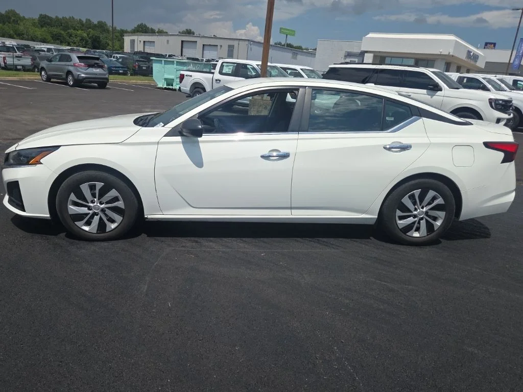 Used 2025 White Nissan 2.5 S image 5