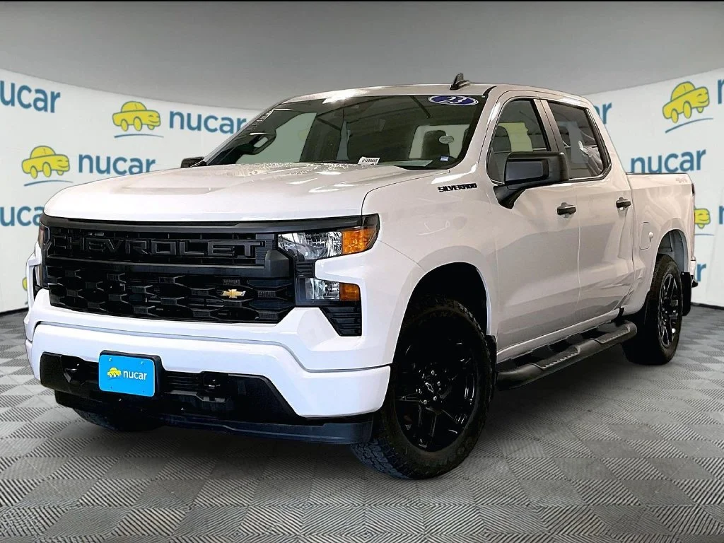 Used 2023 White Chevrolet Custom image 3